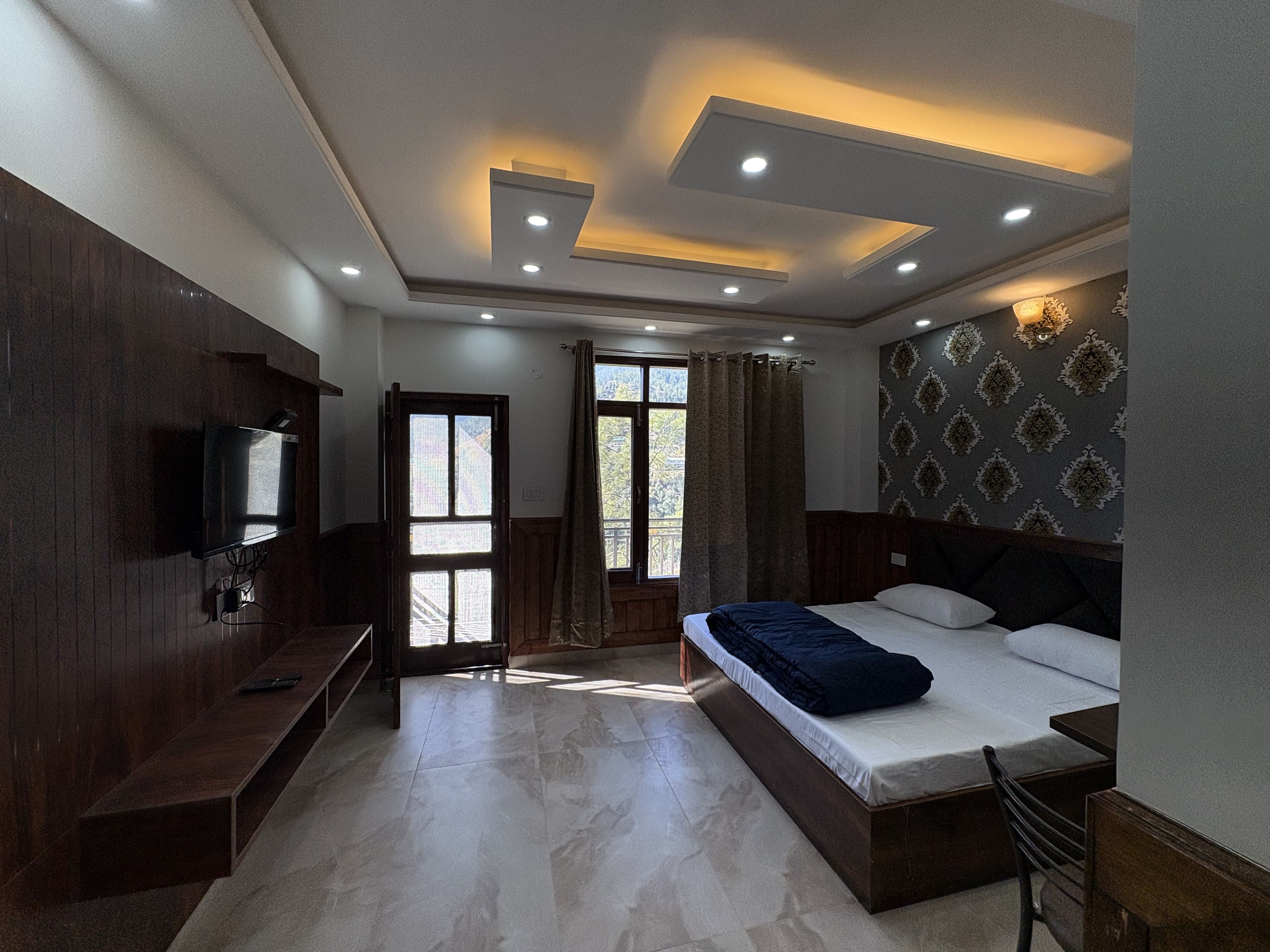 Hamilton Vista premium wood interior room