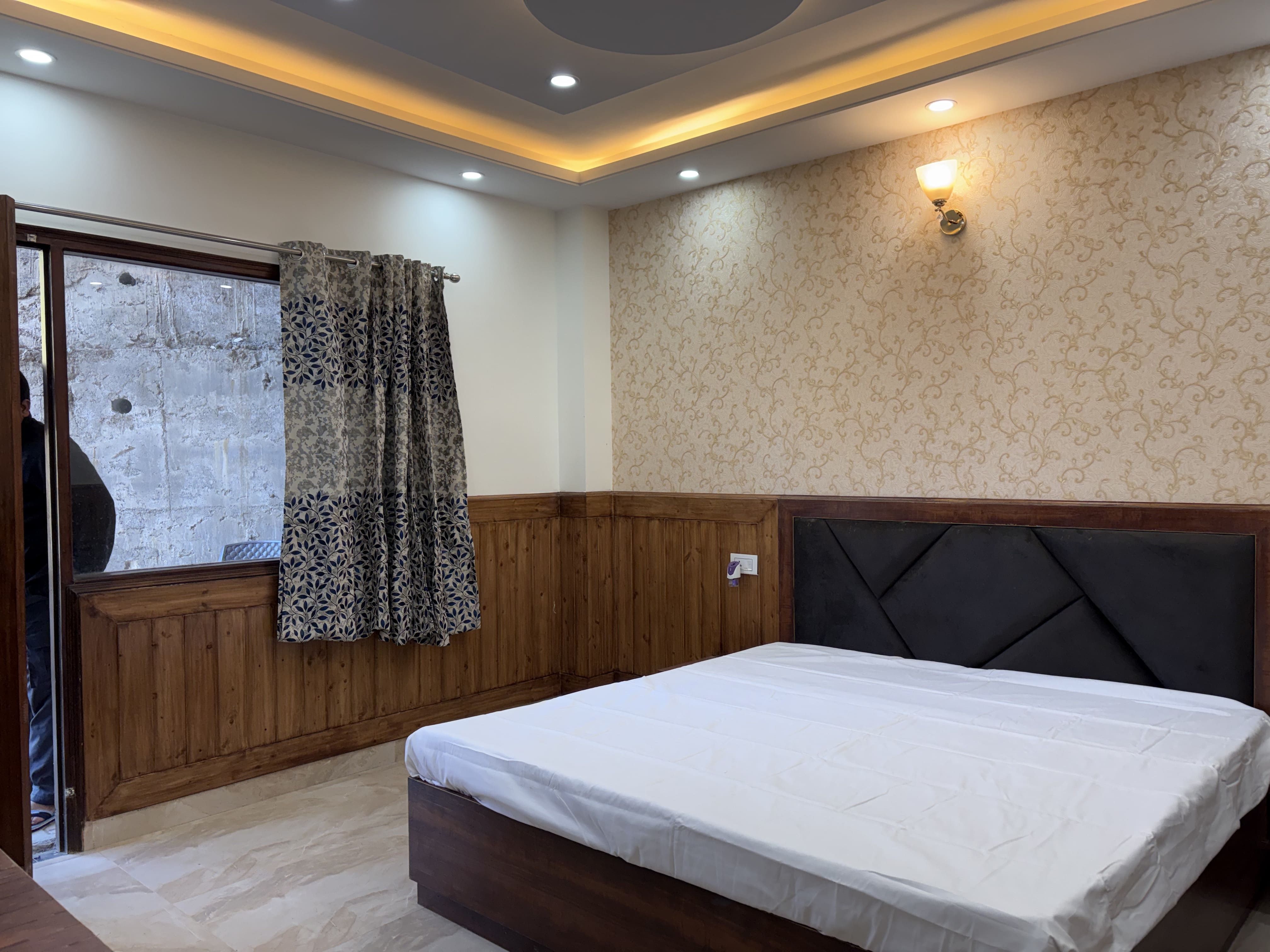 Hamilton Vista deluxe room interior