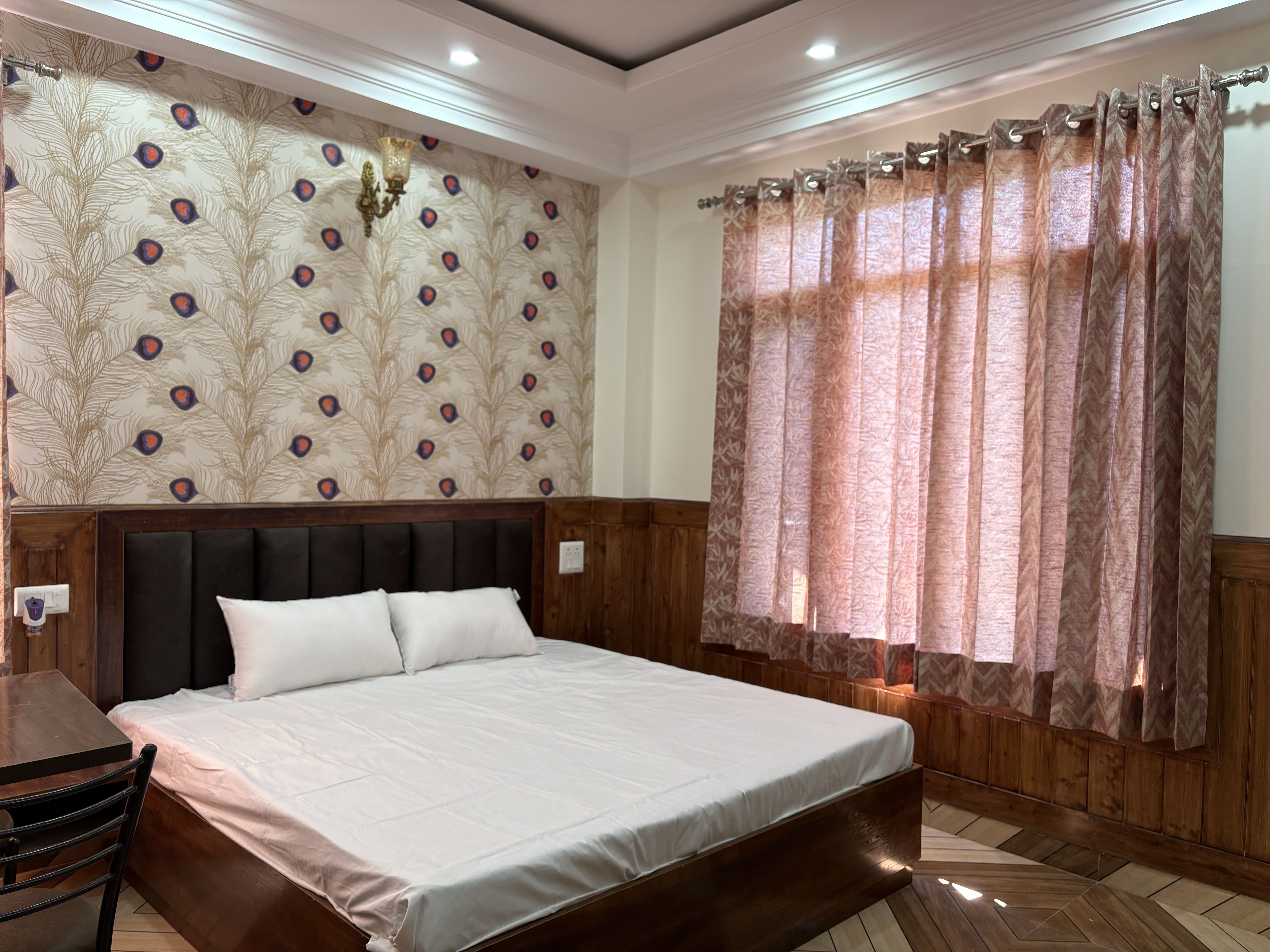 Hamilton Vista executive comfort room